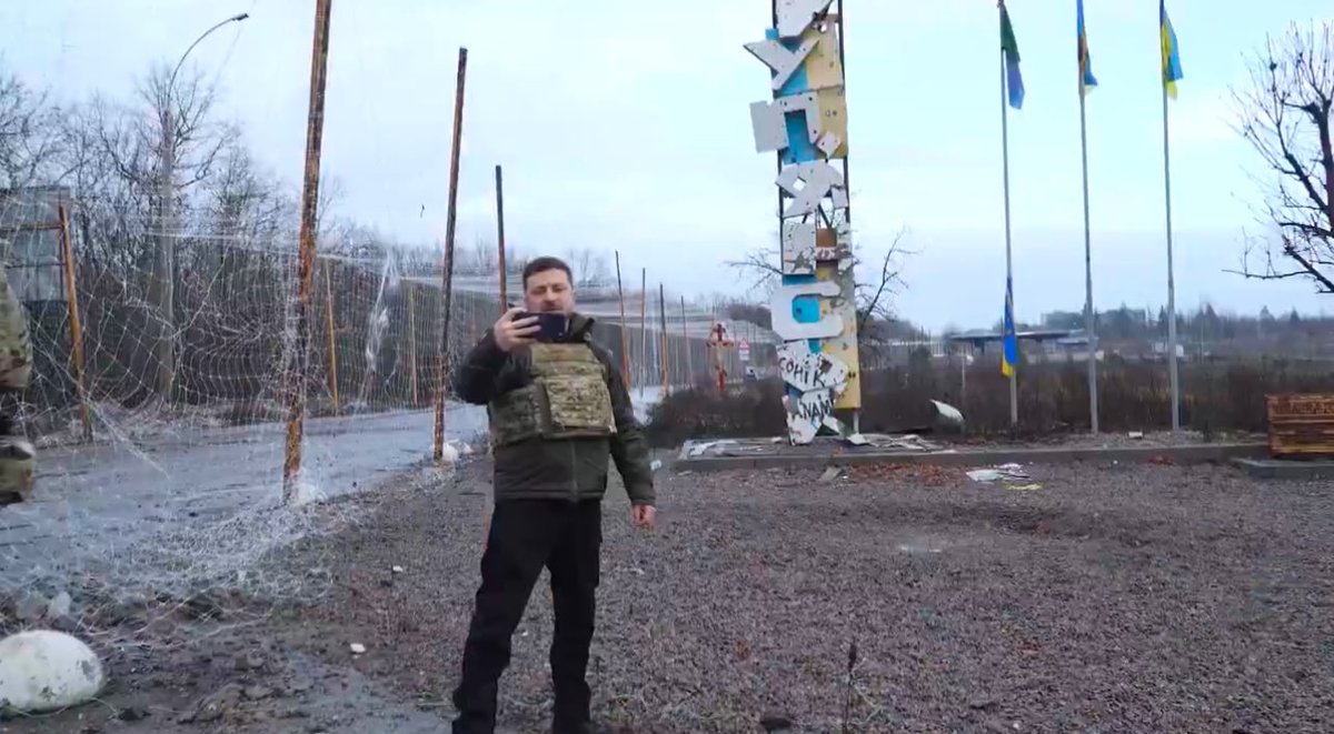 Russischer Generalstab vor fünf Wochen: „Ergebt euch Ukrainer in Kupjansk. Stellt den Kampf ein, es bringt nichts.“

Russischer Generalstab vor vier Wochen:  „Wir haben 15 Btl der Ukrainer in Kupjansk eingekreist. Es ist vorbei.“

Wladimir Putin vor drei Wochen: „Kupjansk ist