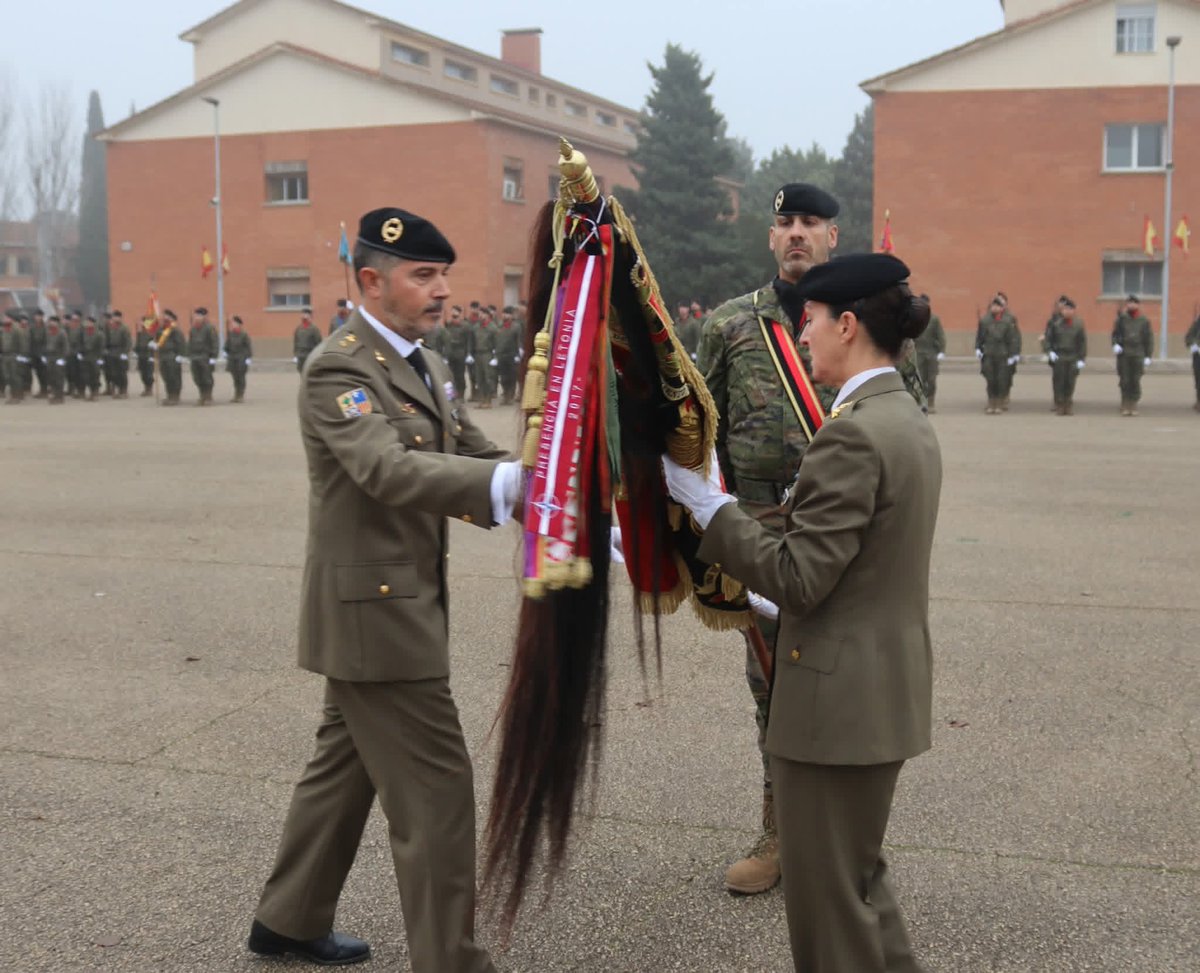 FUTER_ET's tweet photo. Relevos en la Brigada "Aragón" I:
El Teniente Coronel Samaniego toma el mando del RAC "Pavía" 4 y el Teniente Coronel Blasco el del RACA 20.
Ambas ceremonias presididas por el jefe de la #BrigadaAragon. #notememosanadanianadie #SomostuEjercito https://t.co/cj606e8AFp