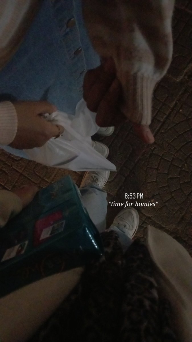 خدامين الدفعه حتى جايبين لهم ورق الامتحانات