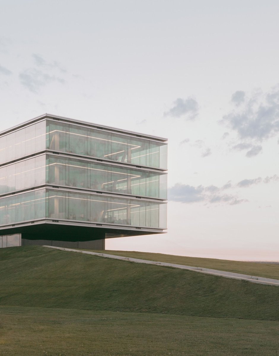 archinerds's tweet image. Robatherm Headquarters, Henn architects, Jettingen-Scheppach, Germany, 2019.

#archinerds #CorporateDesign #GermanArchitecture #architecture #archinerds