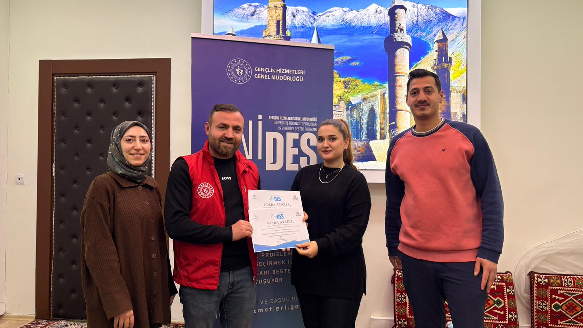 GSB_BitlisGM's tweet photo. ÜNİDES Sertifika Programı’nda proje sahibi olan gençlerimiz sertifikalarını aldı! 

Bitlis Gençlik Merkezi olarak Genç Ofis'te projesi geçen kulüp temsilcilerine sertifikalarını takdim ettik.

Üreten, düşünen ve geleceğe ilham veren tüm topluluklarımızı tebrik ederiz.
#UNİDES https://t.co/6QIDU8Slog