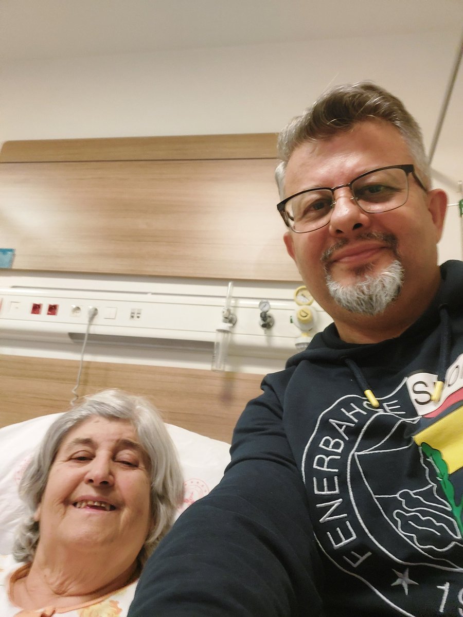 Başımın tacı cefakâr annemi bugün benim refakatımda hastaneye yatırdık,sağlıklı günlere ulaşmak dileğiyle,tüm hastalara şifalar diliyorum.