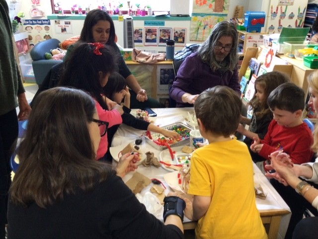 D30PreK's tweet photo. We had a wonderful time at our December parent engagement! We made gingerbread houses! #prekforall @nycdistrict30 https://t.co/yC0x39wF8J