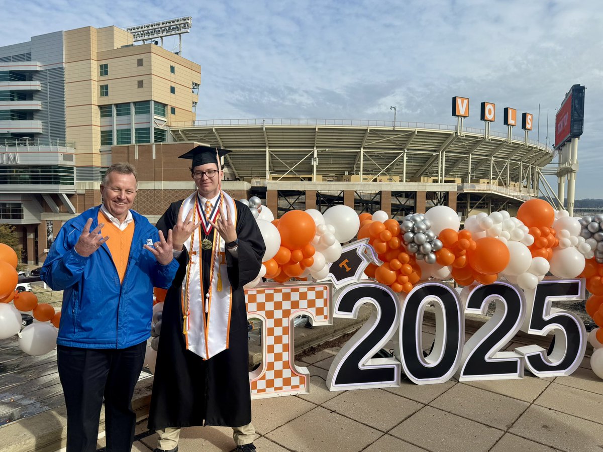 benjaminwhodge's tweet photo. Officially an alum. Go dadgum Vols. 🍊 https://t.co/ZeqgGJRdim