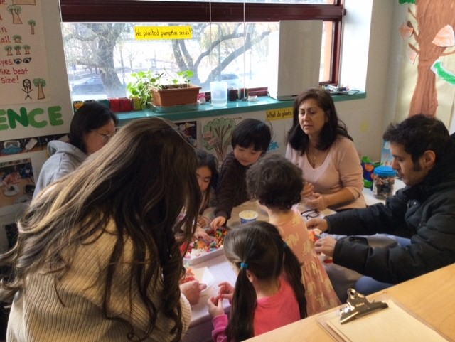 D30PreK's tweet photo. We had a wonderful time at our December parent engagement! We made gingerbread houses! #prekforall @nycdistrict30 https://t.co/yC0x39wF8J