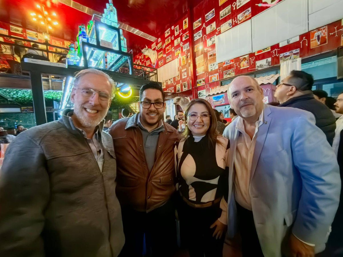 CHAVEZHIDALGO's tweet photo. Muchas gracias a @mdelprete @CesarGuti18 @claudia_gayou por acompañarnos en el BRINDIS CON CAUSA 2025 de @Canacope_Qro #canacope #brindisconcausa https://t.co/b06NTqAkiR