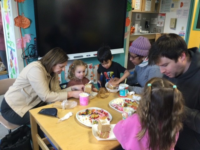 D30PreK's tweet photo. We had a wonderful time at our December parent engagement! We made gingerbread houses! #prekforall @nycdistrict30 https://t.co/yC0x39wF8J