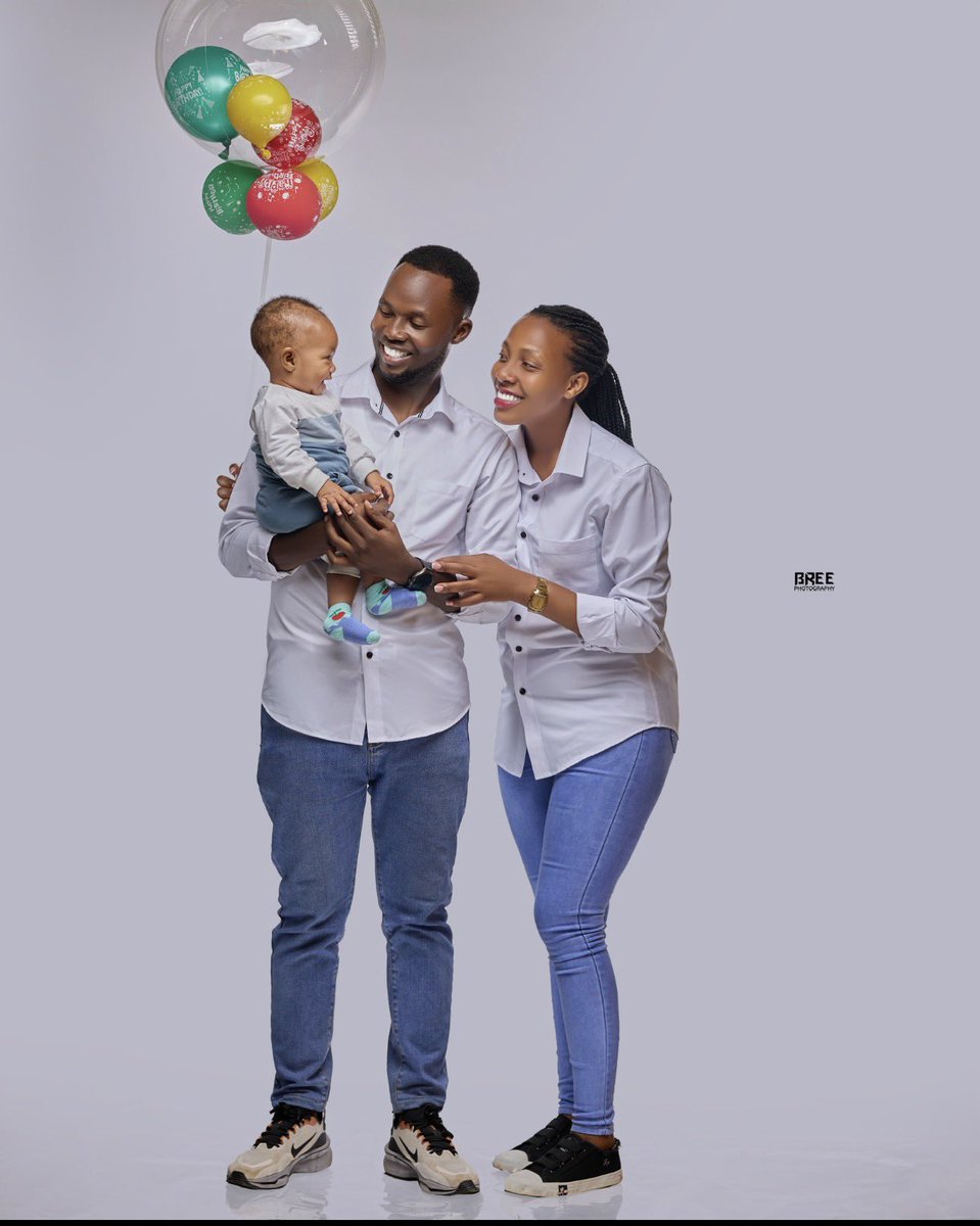 Hey Fam!

Meet DARIUS from Ibanda , the CEO of DARIUS ELECTRONICS IBANDA. Some time back he jokingly asked where I usually take my photos, and I told him, “Can’t you read the word BREE?” He laughed and said, “Oh yes, I see it!”

Fast-forward… this amazing gentleman drove all the