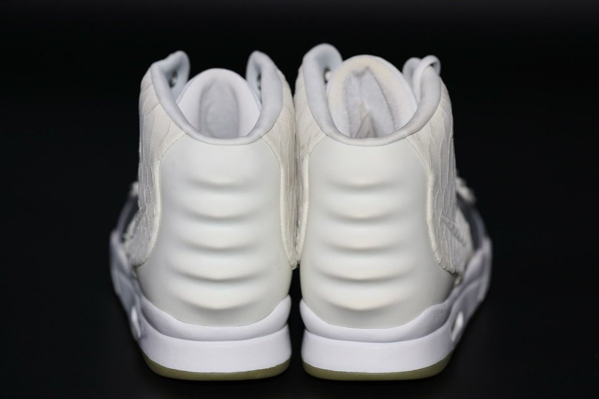 JustFreshKicks's tweet image. Nike Air Yeezy 2 "Silver/Summit White" samples 😮‍💨