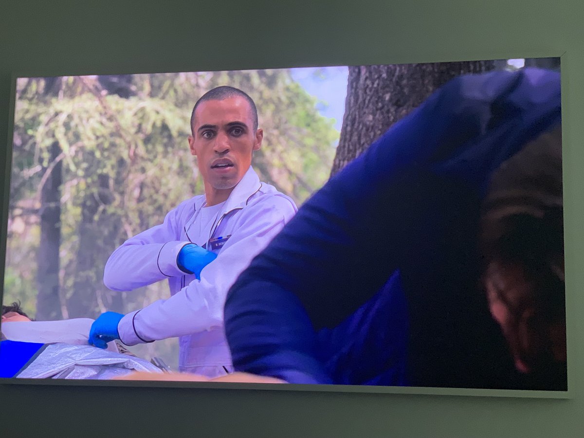 ShakeDown2012's tweet image. Almost lost it when I saw my guy @EPumphrey aka Reckless Tortuga aka "The Online Gamer" on the show Extant starring Halle Berry! 🔥🔥🔥🔥

 One of the original YouTube Legends! Keep shining big Bro! 💐💐💐💐💐