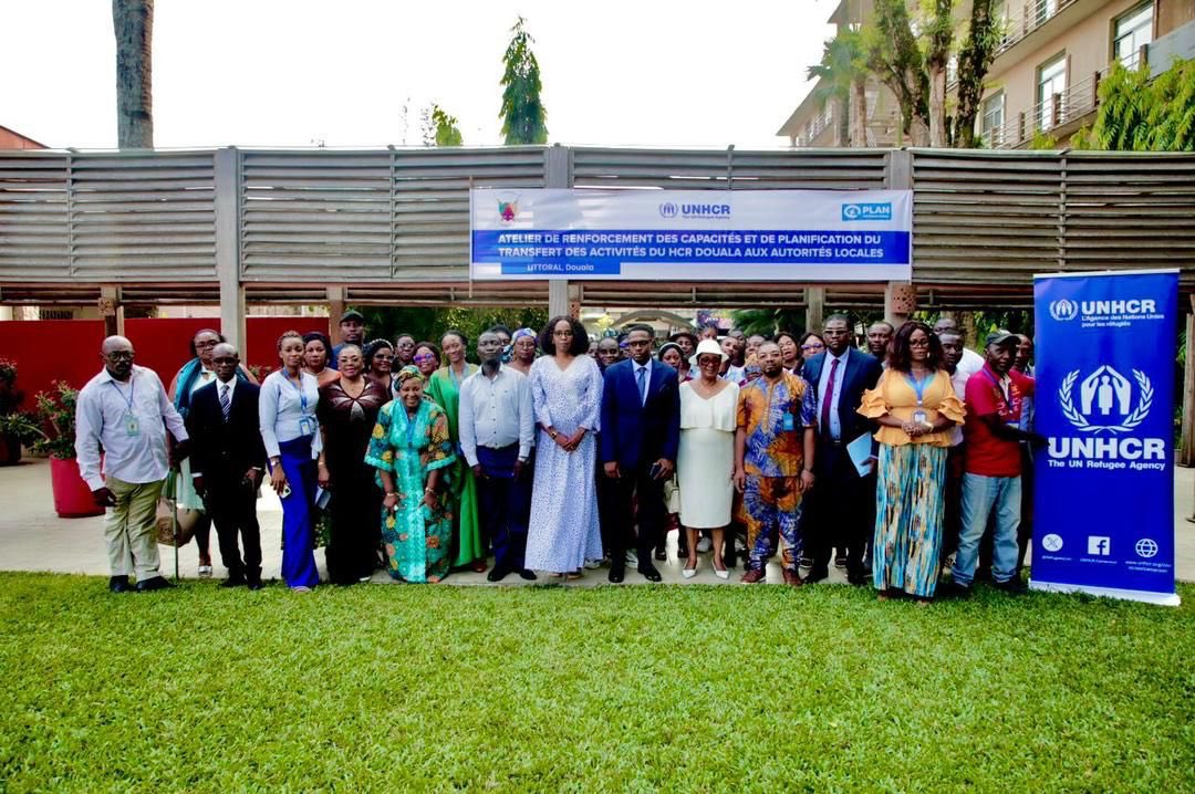 MuhimpunduYve's tweet photo. A Douala, nous avançons aux côtés des autorités camerounaises pour rapprocher les réfugiés des services publics.
💙 Cet engagement porté par l’État est un véritable signe de solidarité.
Il ouvre la voie à une inclusion durable. 
#LeadershipLocal https://t.co/CmvCtjHkQh