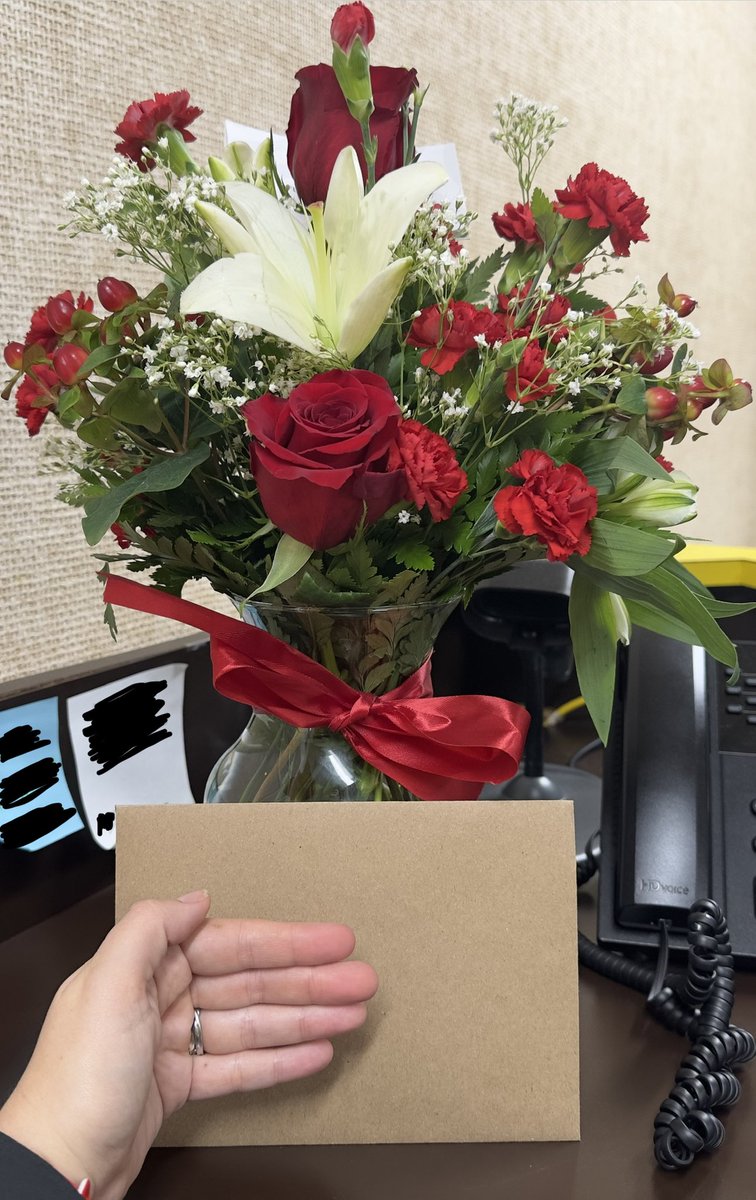 My husbando got me flowers 🥰