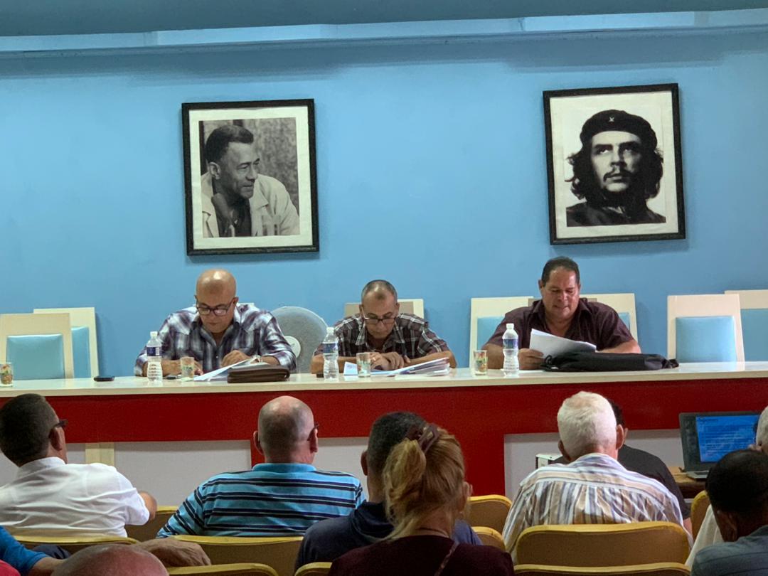 🗣️ Desde la Empresa Provincial de Transporte Holguín, el consejo de dirección analiza y estudia el programa de Gobierno para corregir distorsiones y reimpulsar la economía.

#HonorHolguinero #PorUn26EnElCentenario #HolguínSí #THG #Holguín