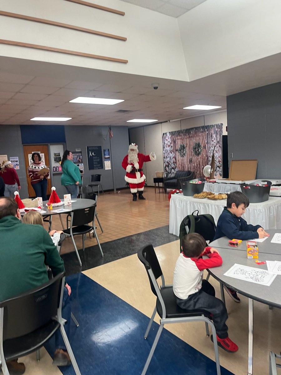 grosscatholic's tweet photo. π
β¨ Santa came to Gross Catholic last night to spread holiday cheer at our Christmas with the Cougars event! Thank you to everyone who joined us for a magical evening filled with joy, laughter, and Cougar spirit. ππΎ #GrossCatholic #CougarFamily #ChristmasWithTheCougars https://t.co/cEySqxrYUK