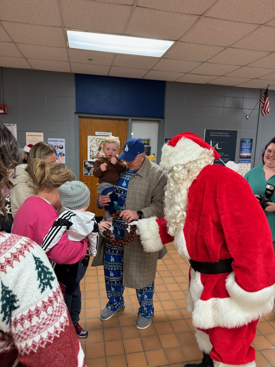 grosscatholic's tweet photo. π
β¨ Santa came to Gross Catholic last night to spread holiday cheer at our Christmas with the Cougars event! Thank you to everyone who joined us for a magical evening filled with joy, laughter, and Cougar spirit. ππΎ #GrossCatholic #CougarFamily #ChristmasWithTheCougars https://t.co/cEySqxrYUK