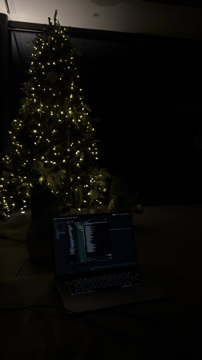 Lucas Davis tweet media