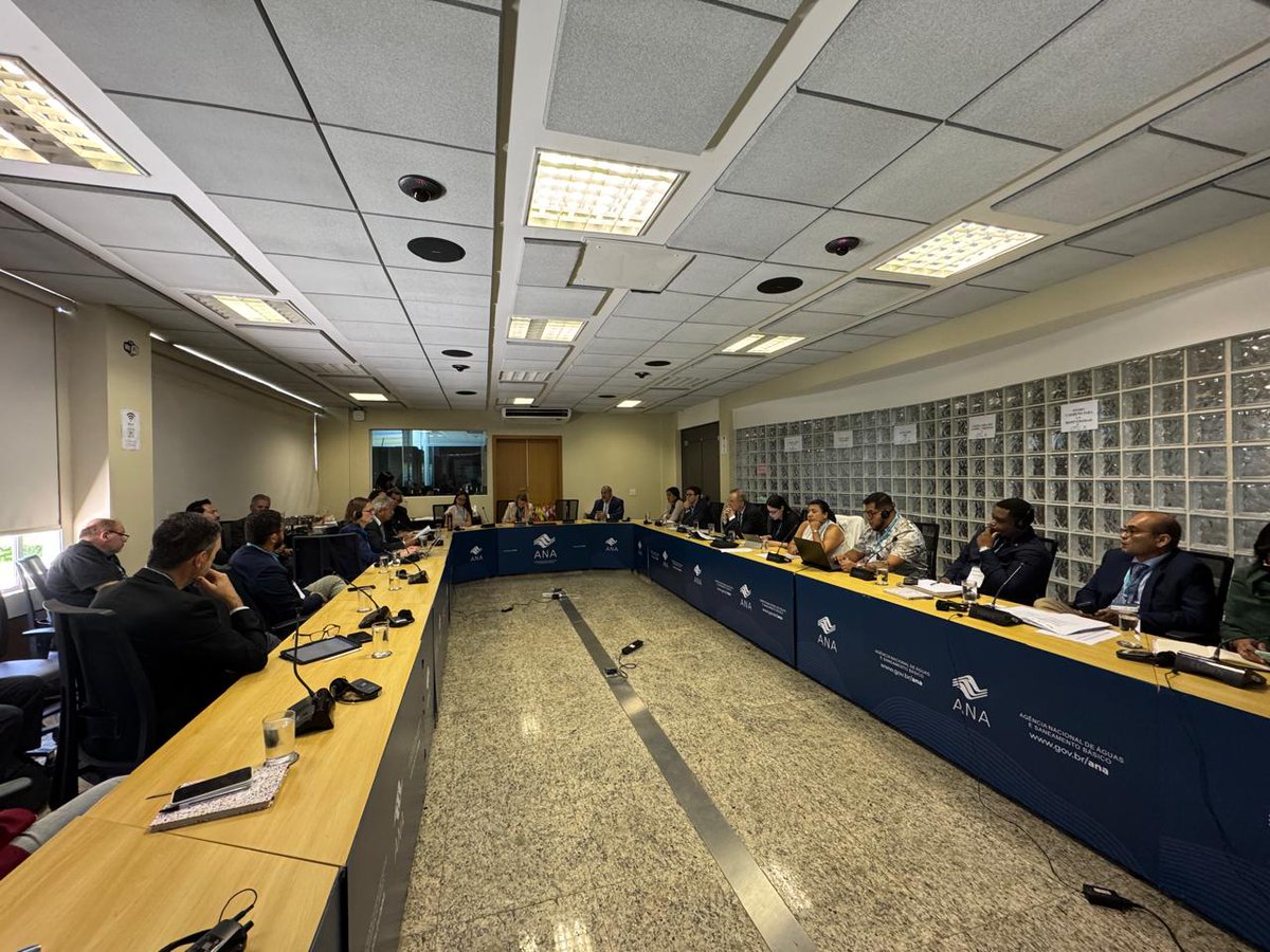 📣 El secretario general del CIC, Emb. Gonçalo Mello Mourão, participó en el Seminario de Intercambio de Experiencias de Cooperación para la #GIRH en Cuencas Transfronterizas, organizado por la OTCA y realizado en la sede de la ANA, donde expuso la experiencia del CIC. 💧