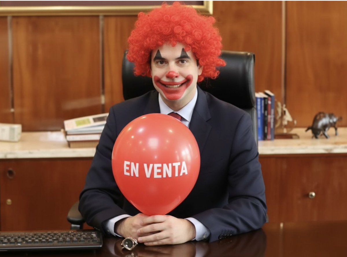 El payaso de José Cantero, ex Presidente del <a href="/BCP_PY/">Banco Central del Paraguay</a> , un tipo que tuvo 2 dígitos de inflación y que declaró que no se debía investigar el lavado de <a href="/bancoatlas/">Banco Atlas</a> , ahora dice que “está preocupado por la economía de este gobierno”. Si, este tuit no precisa remate.