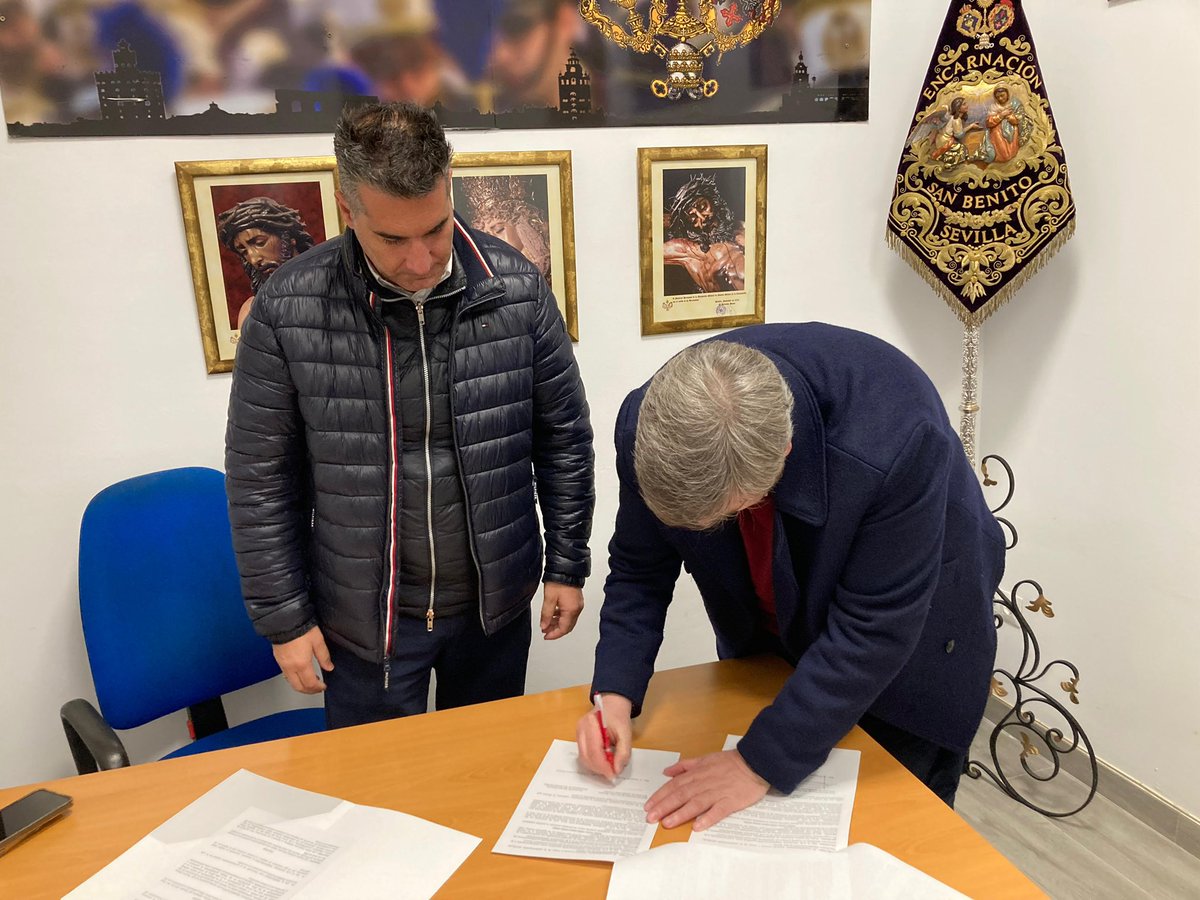 En la tarde de ayer, rubricamos el contrato con la querida <a href="/AMENcarnacion_/">AMENcarnación</a> juvenil para el acompañamiento musical en la visita del Heraldo Real a nuestra Hermandad en la tarde del próximo viernes 2 de enero.

#SuenaPresentacion #AlEstiloDeSevilla