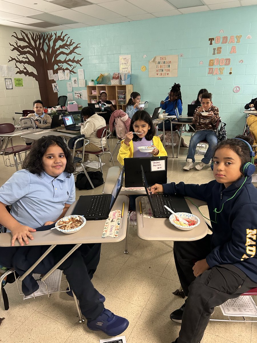 TweetDCS_HLI's tweet image. Our 3️⃣rd &amp;amp; 4️⃣th grade students celebrated mastering their multiplication facts with an ice cream sundae party! 🍦#TeamDCS #FactFluency #OneTeamOneDreM #WorkHardPlayHard