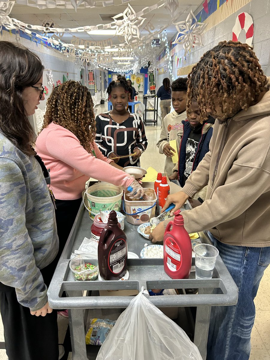 TweetDCS_HLI's tweet image. Our 3️⃣rd &amp;amp; 4️⃣th grade students celebrated mastering their multiplication facts with an ice cream sundae party! 🍦#TeamDCS #FactFluency #OneTeamOneDreM #WorkHardPlayHard