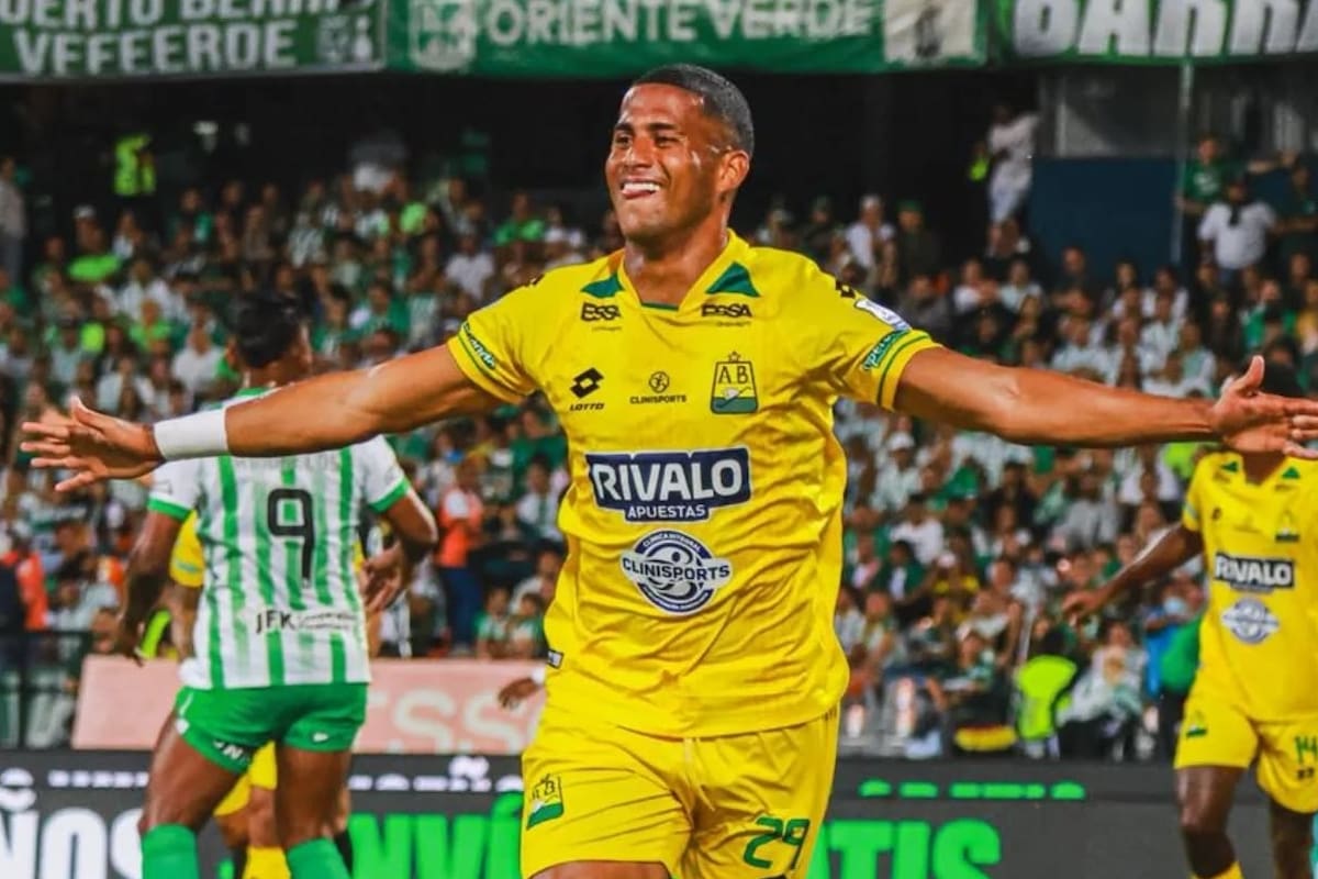 #DatoLeopardo Carlos Henao termina su ciclo con <a href="/ABucaramanga/">Atlético Bucaramanga</a>.

📌 157 partidos
📌 10 goles (7 de pierna izquierda - 3 de cabeza)
📌 6 asistencias
📌 12.468' disputados
📌 41 amarillas
📌 1 roja
📌 Posición #37 de jugadores con más partidos en la historia del A.B.

¡Éxitos! 🔰⭐