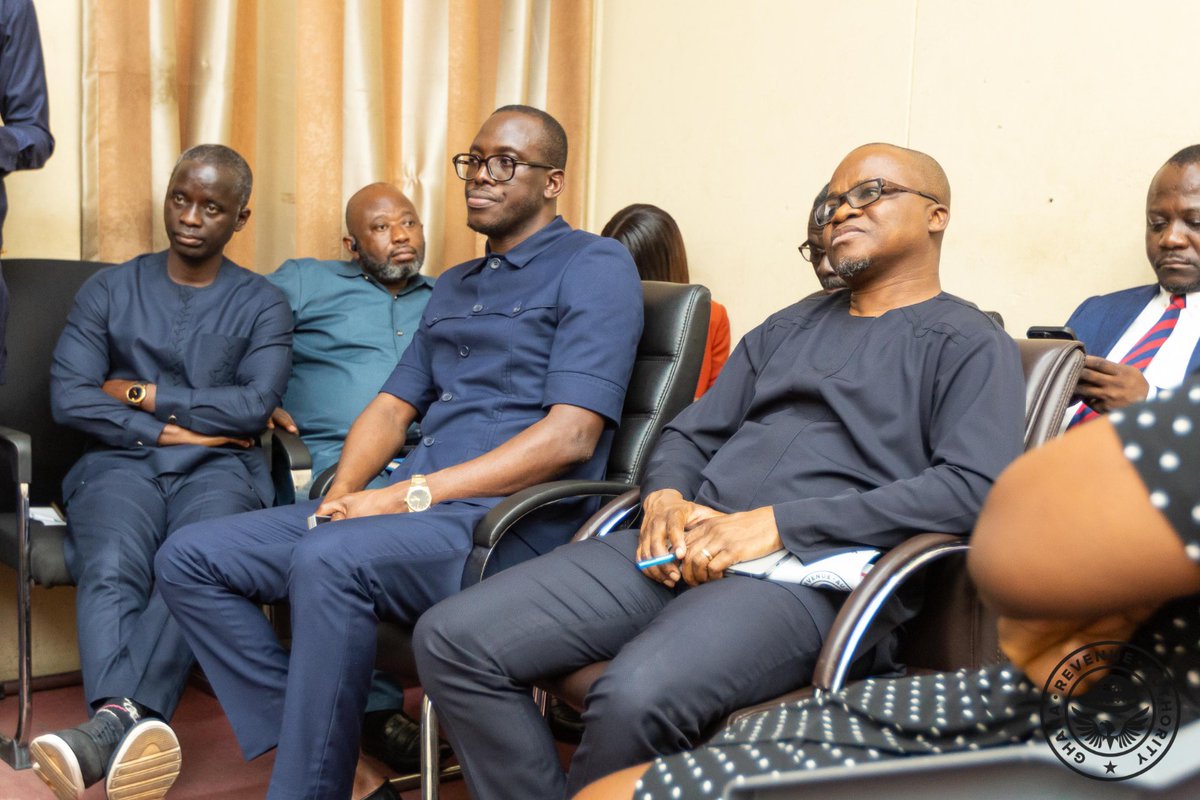 GhanaRevenue's tweet photo. He was accompanied by the Board Chair, Hon. Kweku Ricketts-Hagan; Commissioner, DTRD, Dr. Martin Kolbil Ayamborigya; SSD; Hon. Dr. Alex Adomako-Mensah; and other members of top management.
#GRA #GhanaFIRST #WorkingVisit https://t.co/ufG0FSoc4M