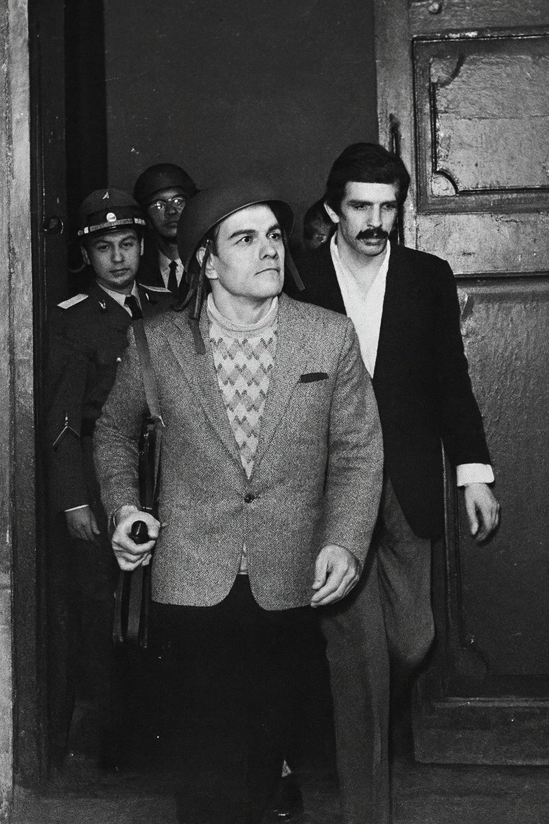 Este no sale de Moncloa si no es como Salvador Allende en Chile