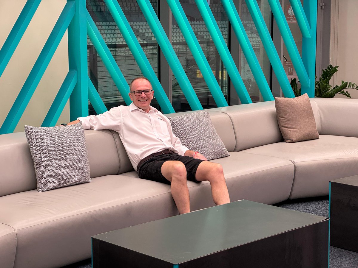 I had a little sit on Lando’s post-race sofa earlier! 😉👍