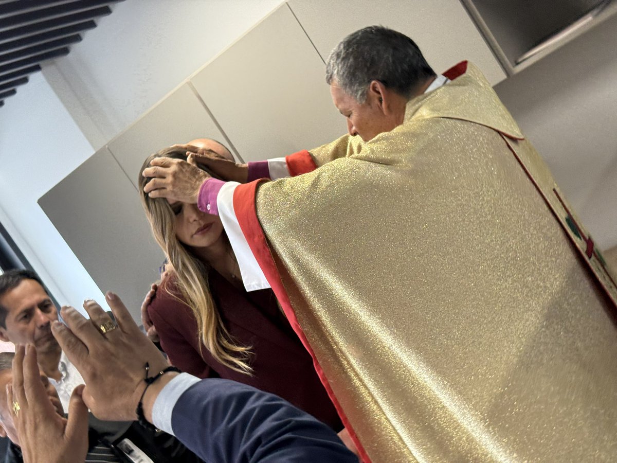 TataHernandezU's tweet image. Posesión Concejal de Bogotá 💛❤️

Gracias a Dios y a la Virgen por permitirme asumir esta curul con el compromiso y la responsabilidad de representar a cada uno de los bogotanos. Gracias por creer en este proyecto. @ConcejoDeBogota 

#concejo #bogotá #posesión