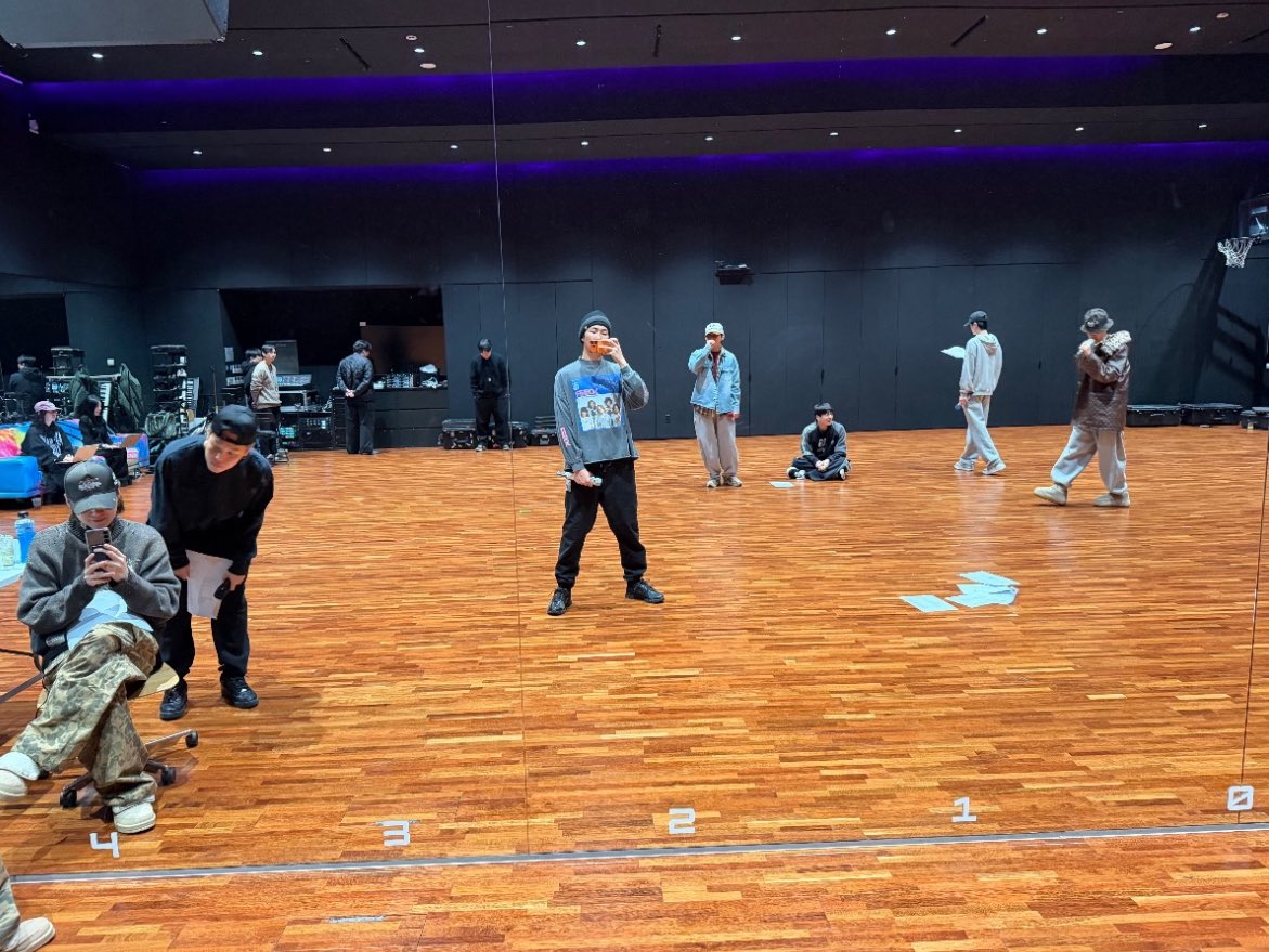 KakePop7's tweet photo. Yeorobun! Everyone should go get lottery tickets because we are so damn lucky today.
#BTSISHOME https://t.co/wTvlyzJiyW