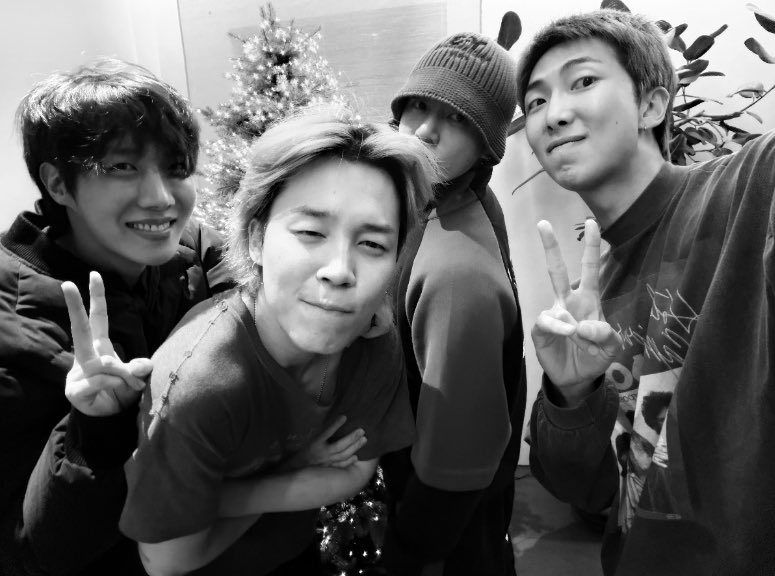 KakePop7's tweet photo. Yeorobun! Everyone should go get lottery tickets because we are so damn lucky today.
#BTSISHOME https://t.co/wTvlyzJiyW