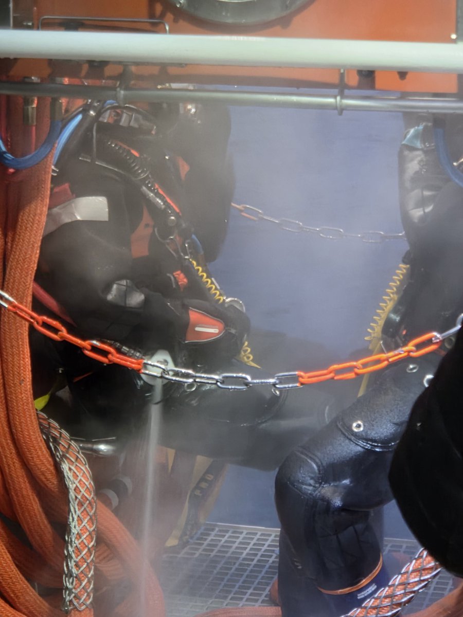 MikkoJSimola's tweet image. Viikon ohjelmaan kuului mm. #sukellus'harjoituksen tarkastus Suomenlahden @Merivartiosto'n VL Turvalla. #Märkäkello'suorituskyky tuo vaikuttavuutta #raja'n vedenalaistoimintoihin. #Ammattitaito'ista toimintaa oikealla asenteella aluksen koko henkilöstöltä. 🌊 #coastguard 🇫🇮