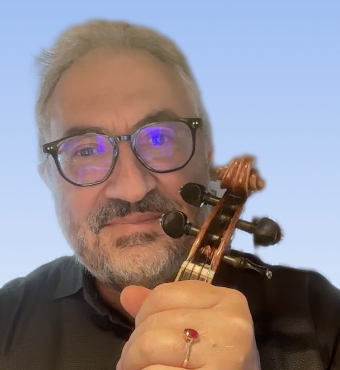 arcomelo2013's tweet image. Tonight I wish to share with you my interpretation of a work particularly meaningful to me: the Passagalia for solo violin by Heinrich Ignaz Franz von Biber.
At the link below, you may listen to the piece and read all the accompanying explanatory notes. 
youtu.be/mjep67sbEoc