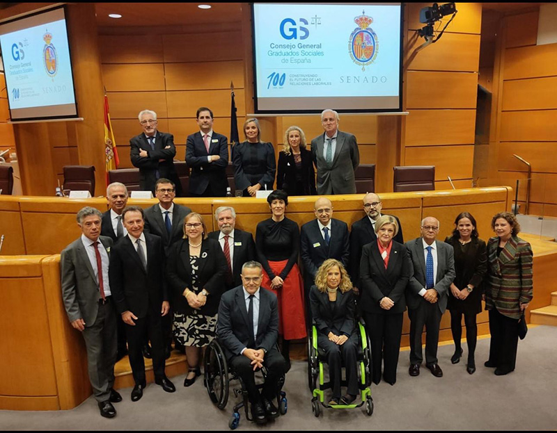 Agustín Sánchez-Toledo Ledesma recibe el Premio al Mérito Social en Prevención de Riesgos Laborales prevencionar.com/2025/12/12/agu…