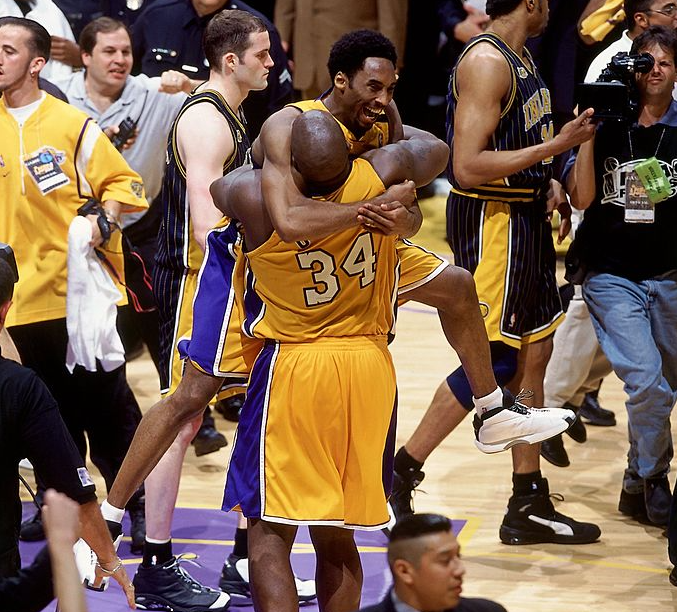 SLAMGrails's tweet photo. The game-used ball that Kobe and Shaq clinched the 2000 NBA Finals with -- their first title -- sold at @Sothebys for $508,000 last night.

Unreal piece of history signed by 12 Lakers, including the two icons. https://t.co/I5jwMihLjl
