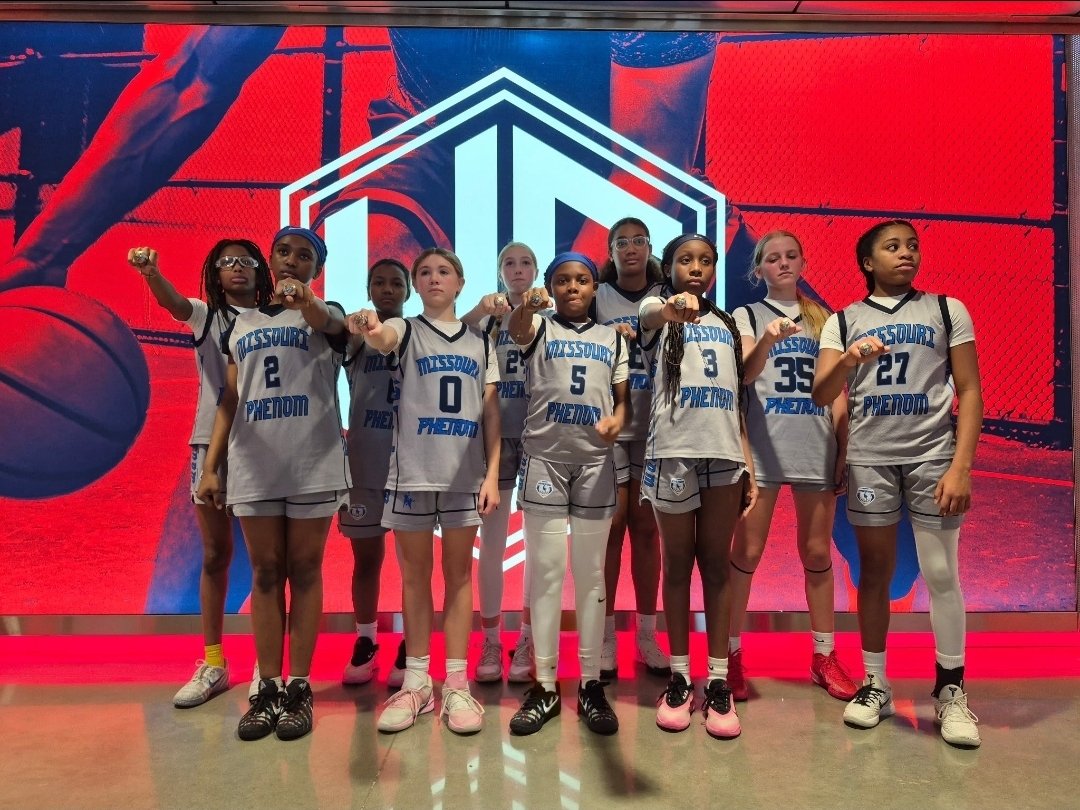 MidMapHoops's tweet image. Congratulations to the MO Phenom STL 7th Platinum girls for taking home the 1st Place Championship Rings in our 3rd Annual MIDDLE OF THE MAP MAYHEM 7/8th Grade Division in Kansas City this past weekend! Way to put a ring on it ladies! #MiddleOfTheMapHoops #Mayhem