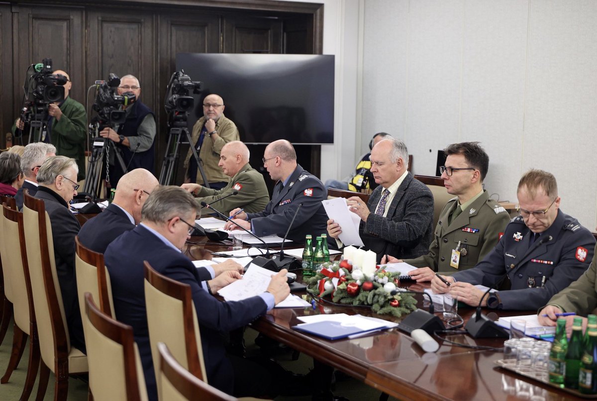 MirekRozanski's tweet image. #Warszawa #Senat piątek to praca nad budżetem na 2026 rok w komisjach Spraw Zagranicznych, Obrony Narodowej i Budżetu, zainteresowanych przebiegiem zapraszam do relacji internetowych na stronie Senatu