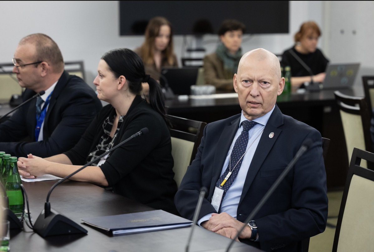 MirekRozanski's tweet image. #Warszawa #Senat piątek to praca nad budżetem na 2026 rok w komisjach Spraw Zagranicznych, Obrony Narodowej i Budżetu, zainteresowanych przebiegiem zapraszam do relacji internetowych na stronie Senatu