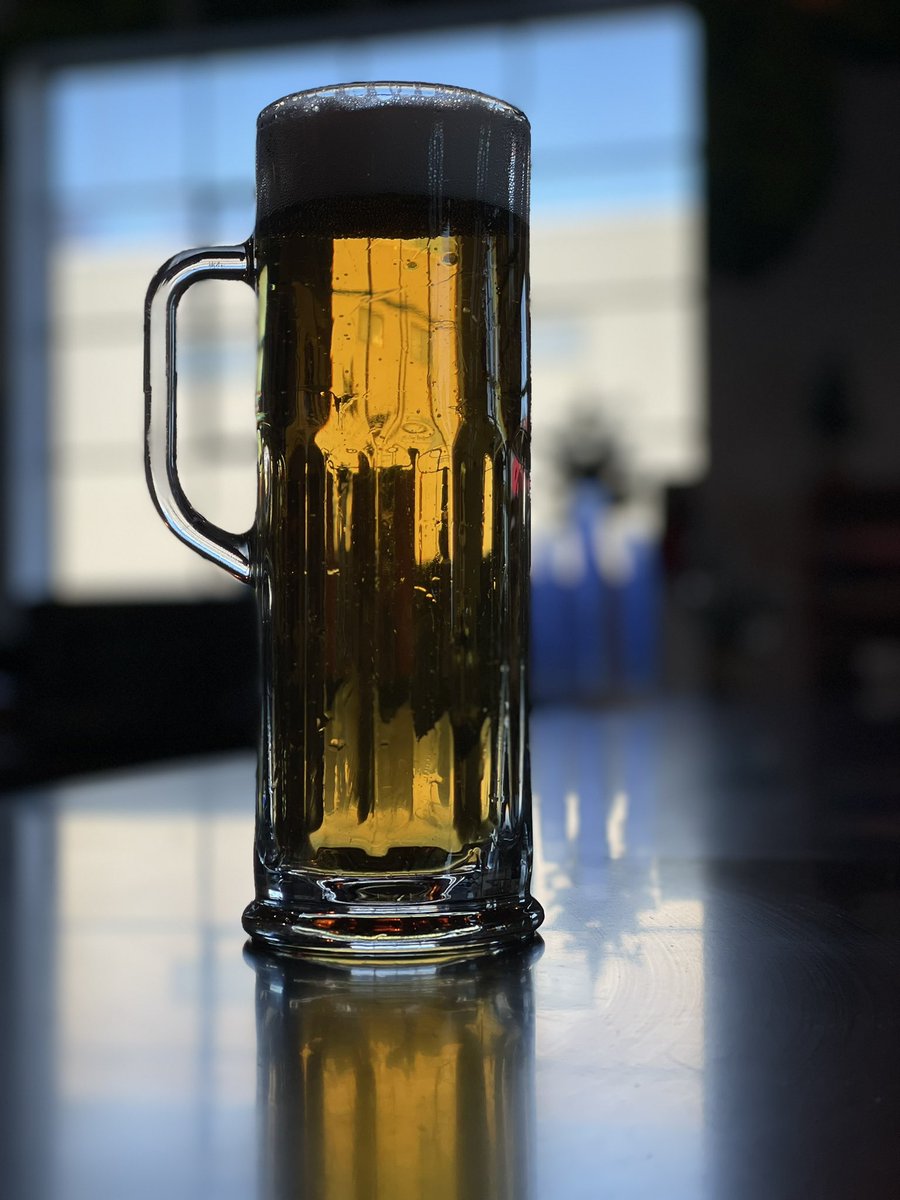 MassBrewBros's tweet photo. Drinking a half litre of Early Rise 2.75% Kölsch at the @idlehandsbeer taproom in #Malden

How’s your weekend looking? 🍻 https://t.co/H6hydQS5cQ