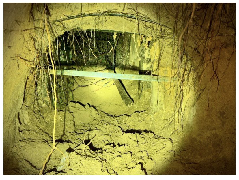 Odkrycie przez <a href="/Straz_Graniczna/">Straż Graniczna</a> tuneli, którymi masowo można było przechodzić na stronę Polski, rzuca zupełnie nowe światło na działania władz RP z ostatnich dni.

Premier hucznie ogłosił otwarcie przejść granicznych z BY, rządowa propaganda przekonywała, że ataki na granicę się