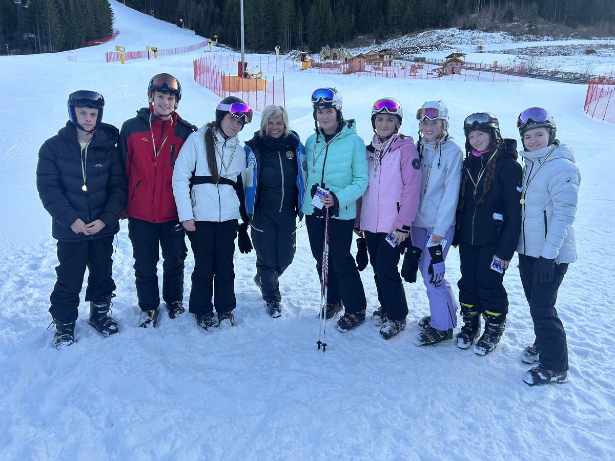KAHealthWB's tweet image. Final day today at Cermis! Some video action and the presentation of ski awards. @Kilwinning_Acad @Skisupremeuk