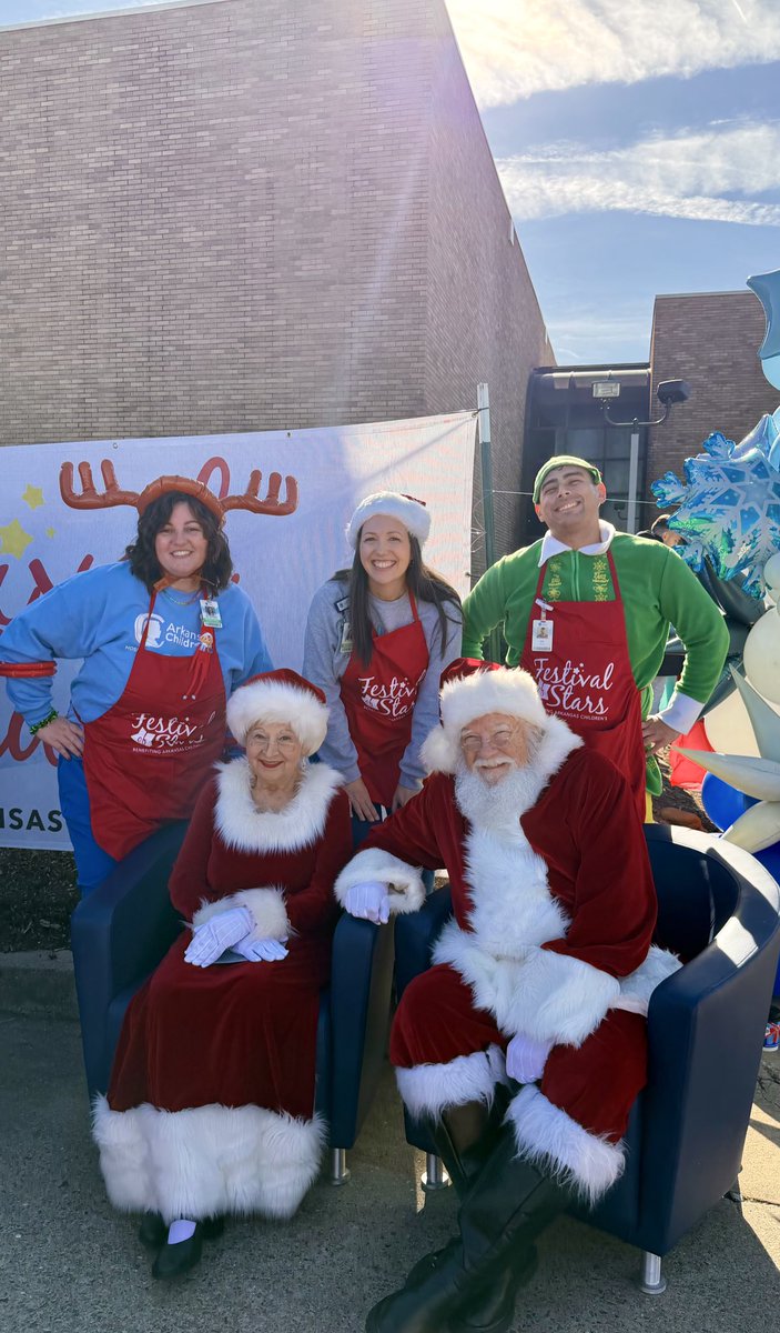 archildrens's tweet photo. 🎁🌟 It's the most wonderful time of the year, #FestivalOfStars at Arkansas Children's is finally here!
Our volunteer elves are collecting new, unwrapped toy donations for our patients until 7 p.m. today at both Arkansas Children's Hospital and Arkansas Children's Northwest. https://t.co/taa0IMHIaV
