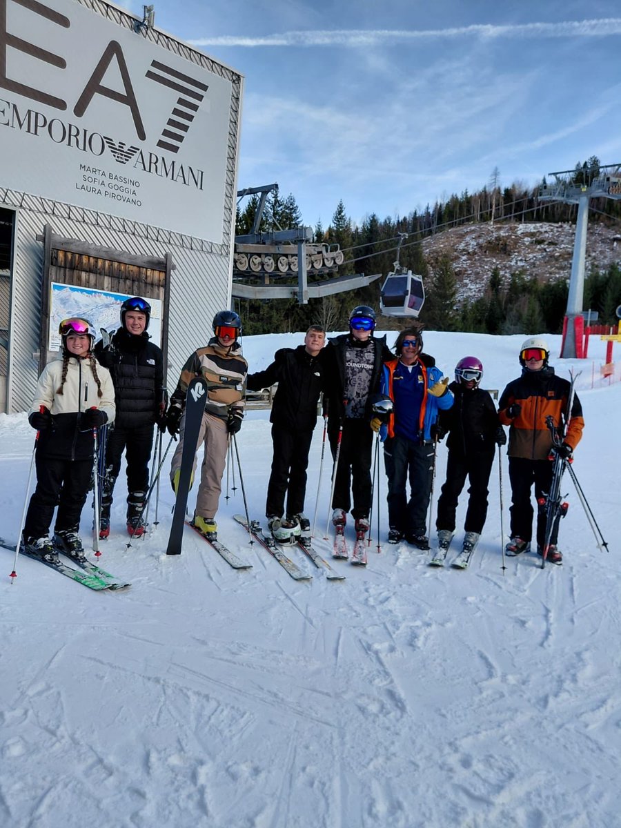 KAHealthWB's tweet image. Here are more of our ski group presentation photos! @Kilwinning_Acad @Skisupremeuk
