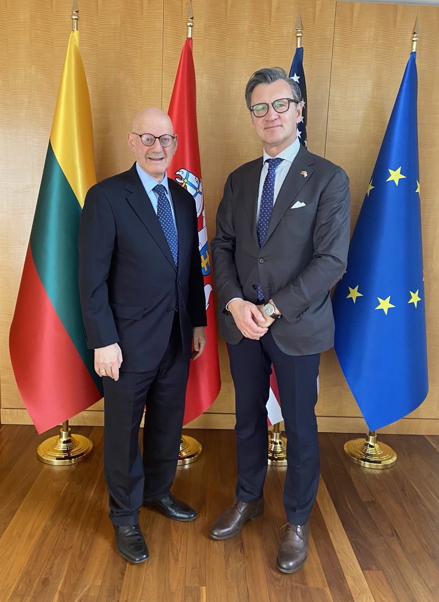 🇱🇹 Ambassador <a href="/varvuolis/">Gediminas Varvuolis</a> met the CEO of B'nai B'rith International (<a href="/BnaiBrith/">B’nai B’rith International</a>) Dan Mariaschin today. They discussed Lithuanian-Jewish relations, the security situation in Europe, the future of NATO, the fight against antisemitism, and the preservation of Jewish heritage in 🇱🇹.