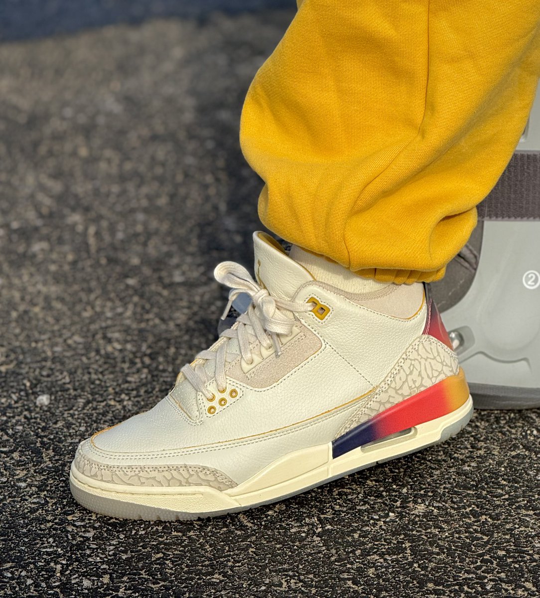 Today’s KOTD: J Balvin x Air Jordan 3 “Medellín Sunset” 🌅 

On this #FIREFRIDAYS we celebrate the women pushing culture forward — the creators, collectors, and storytellers. The sneaker community is better because of you! 💛💐 #sneakHERs <a href="/jayguidos/">Jay 🤟🏽💜💛🇸🇻</a>