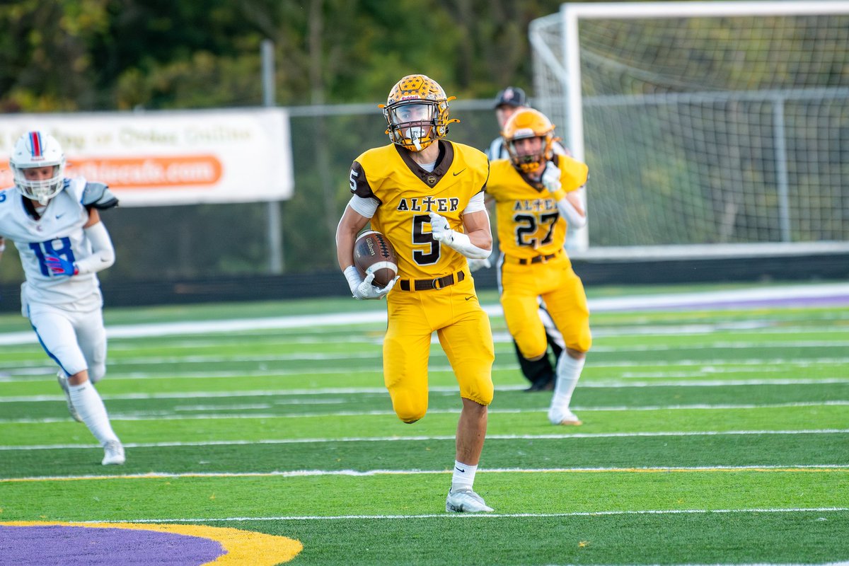 drew_cripps's tweet photo. Check out my junior season highlights!
https://t.co/Xir1RwGLc3
1,045 Rushing Yards 14 TDs (7.9 AVG)
345 Receiving Yards 2 TDs (15.7 AVG)
77 Tackles 8 TFL 
2 INT (2 Pick 6’s) 13 PBU
316 KR Yards 1 TD (31.6 AVG)
333 PR Yards 1 TD (22.2 AVG)
APY: 2,124 Yards
Total TDs: 20 TDs
2x 1st Team All-State (Off. / Def.)
GCL OPOY
2x 1st Team All District (Off. / Def)
2x Team MVP