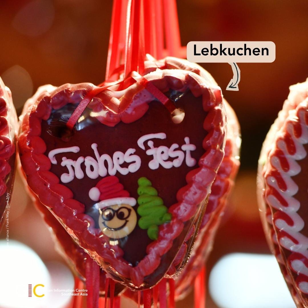 GermanyPacific's tweet image. German Christmas food = serious comfort 🎄🇩🇪
✨ Stollen
✨ Lebkuchen
✨ Potato salad &amp;amp; sausages (yes, really!)
✨ Roast goose
✨ Glühwein to keep things cozy
Calories don’t count at Christmas, right? 😄
#FroheWeihnachten!
#GermanChristmas #FoodieChristmas #FestiveFlavours