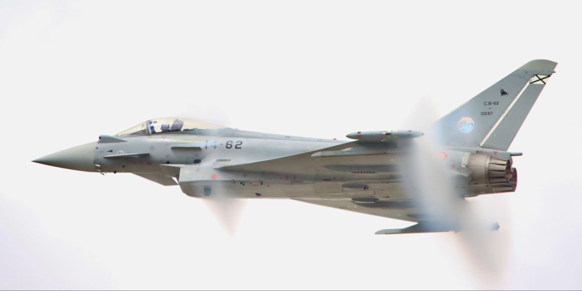 RichardMaber's tweet photo. @RoyalAirForce @NATO @DefenceOps A very happy #phoonfriday folks 👍👍 https://t.co/laBvpnKZJy