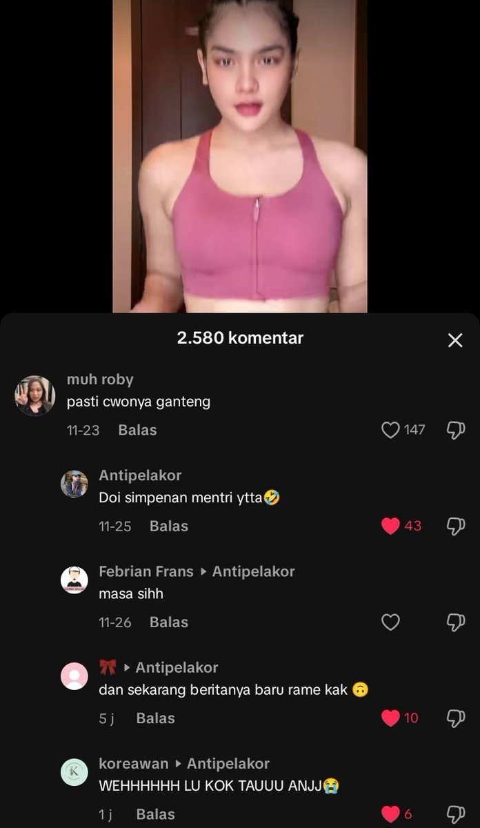 idkwhoi43's tweet photo. @Grizellaeris Terkait tuduhan Davina Karamoy sebagai simpenan kemenpora, dari komen bulan lalu, sampe istrinya sendiri up igs mention davina (tanpa konteks) dan ketemu secara kebetulan lebih dari 3x we never know ya? ini bener atau ngga tp agaknya iya deh, dan udh bnyk yg tau juga https://t.co/GhT01UtbOP
